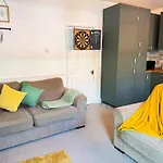 Stylish Central 1 Bedroom By Altoluxoexperience Short Lets & Serviced Accommodation With Free Wifi & Parking