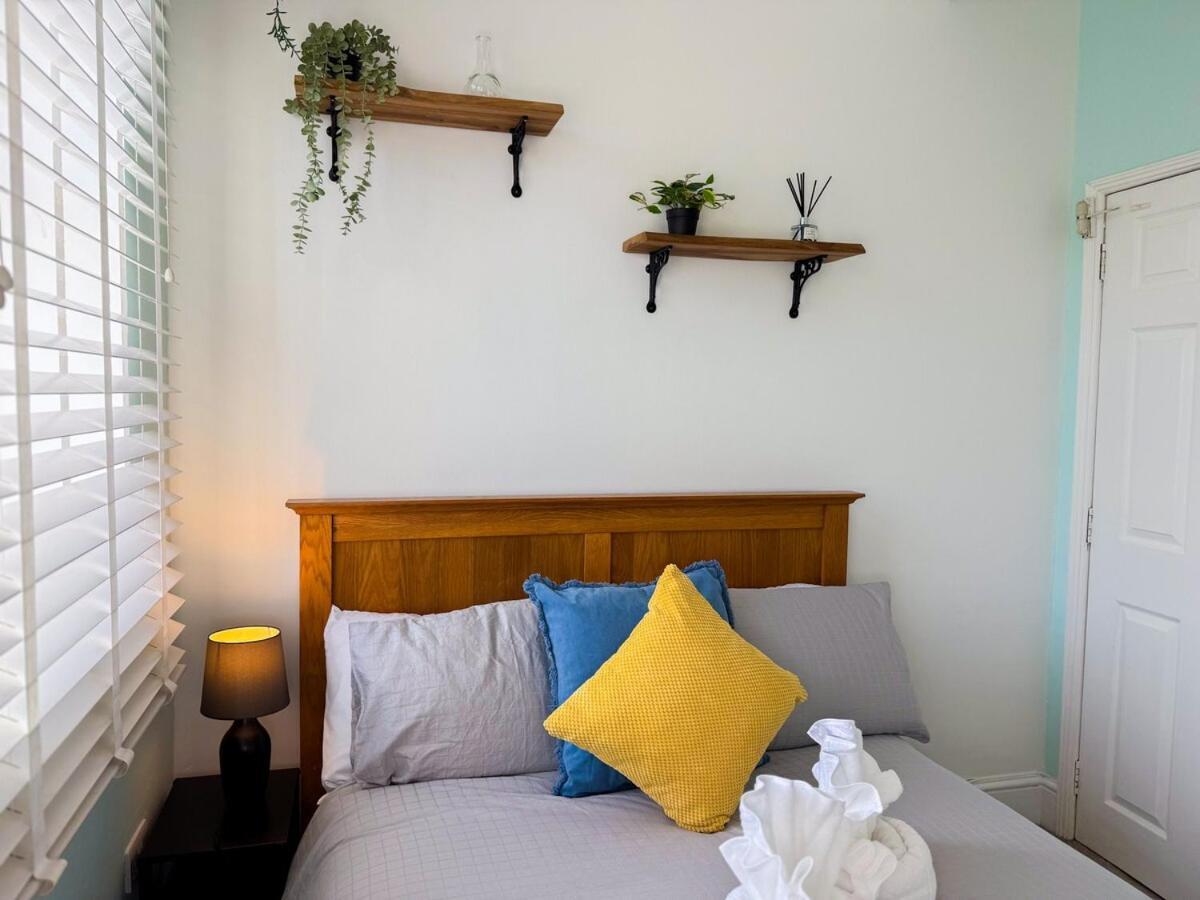 Dom wakacyjny Stylish 1 Bedroom By Altoluxoexperience Short Lets & Serviced With Free Wifi & Parking
