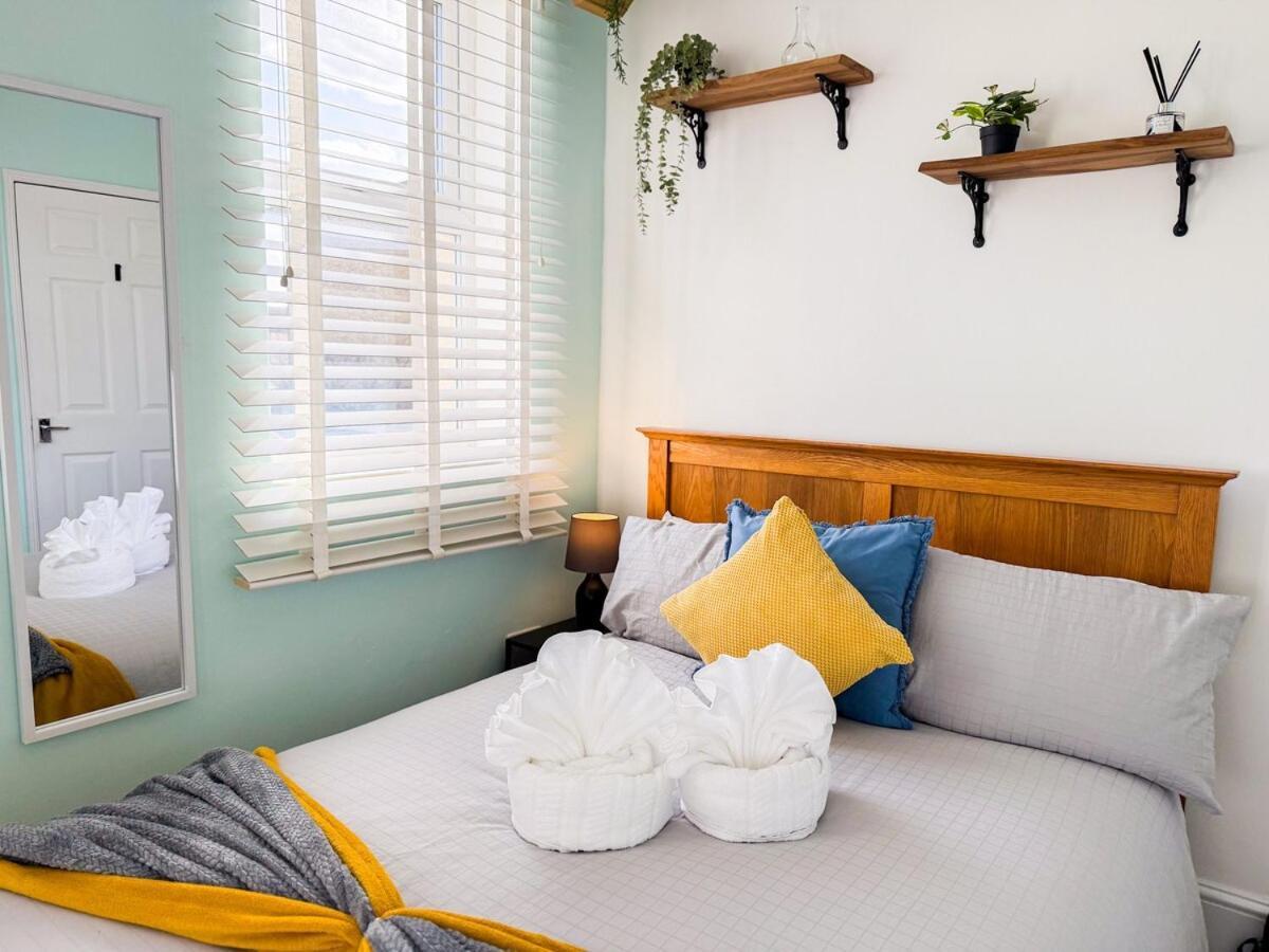 Stylish 1 Bedroom By Altoluxoexperience Short Lets & Serviced With Free Wifi & Parking Bristol
